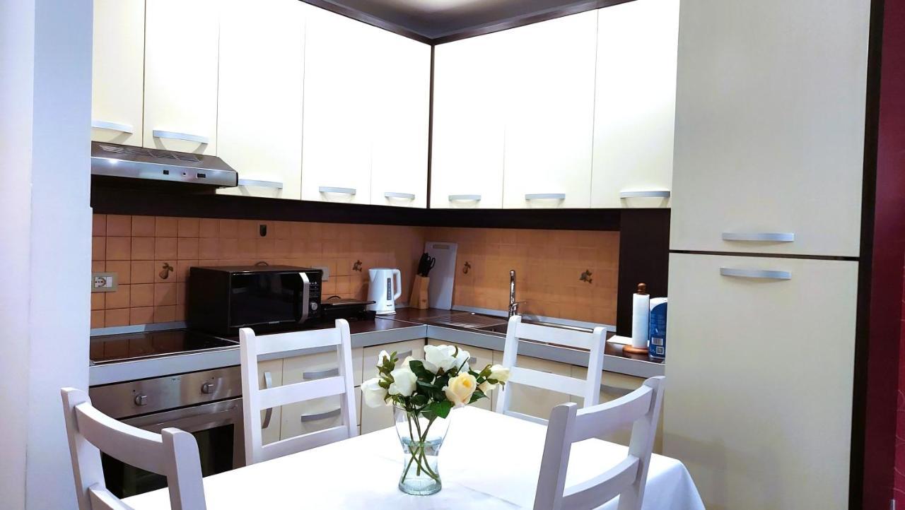 Spacious Family-Friendly Apartment In The Heart Of Bllok 티라나 외부 사진