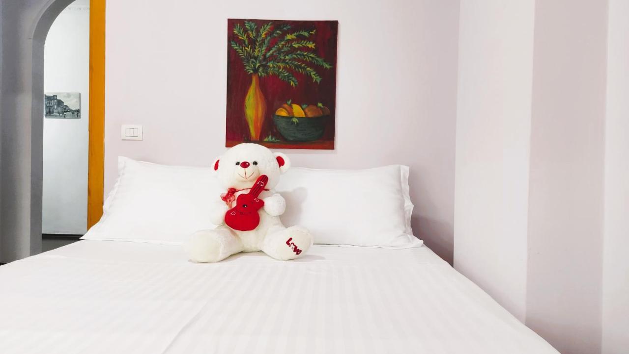 Spacious Family-Friendly Apartment In The Heart Of Bllok 티라나 외부 사진