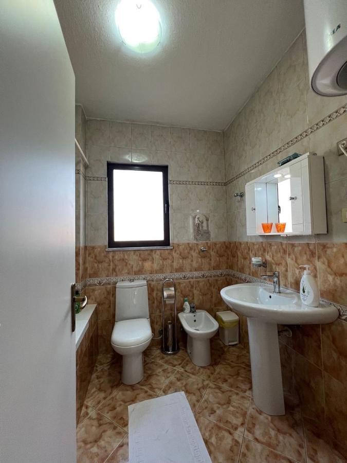 Spacious Family-Friendly Apartment In The Heart Of Bllok 티라나 외부 사진